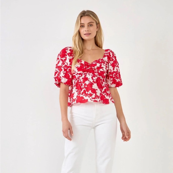 Free the Roses Tops - NWT Red and White Floral Puff Sleeve Top with Cutout Back Size Small